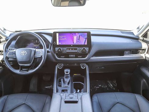 Used 2025 Toyota Grand Highlander Limited image 12