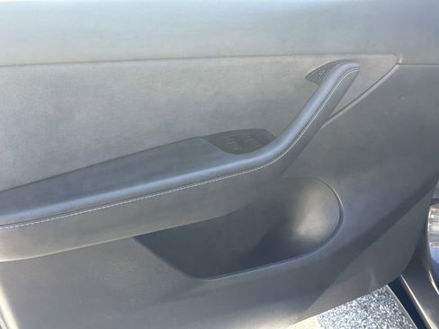 Used 2021 Tesla Model Y Long Range image 11