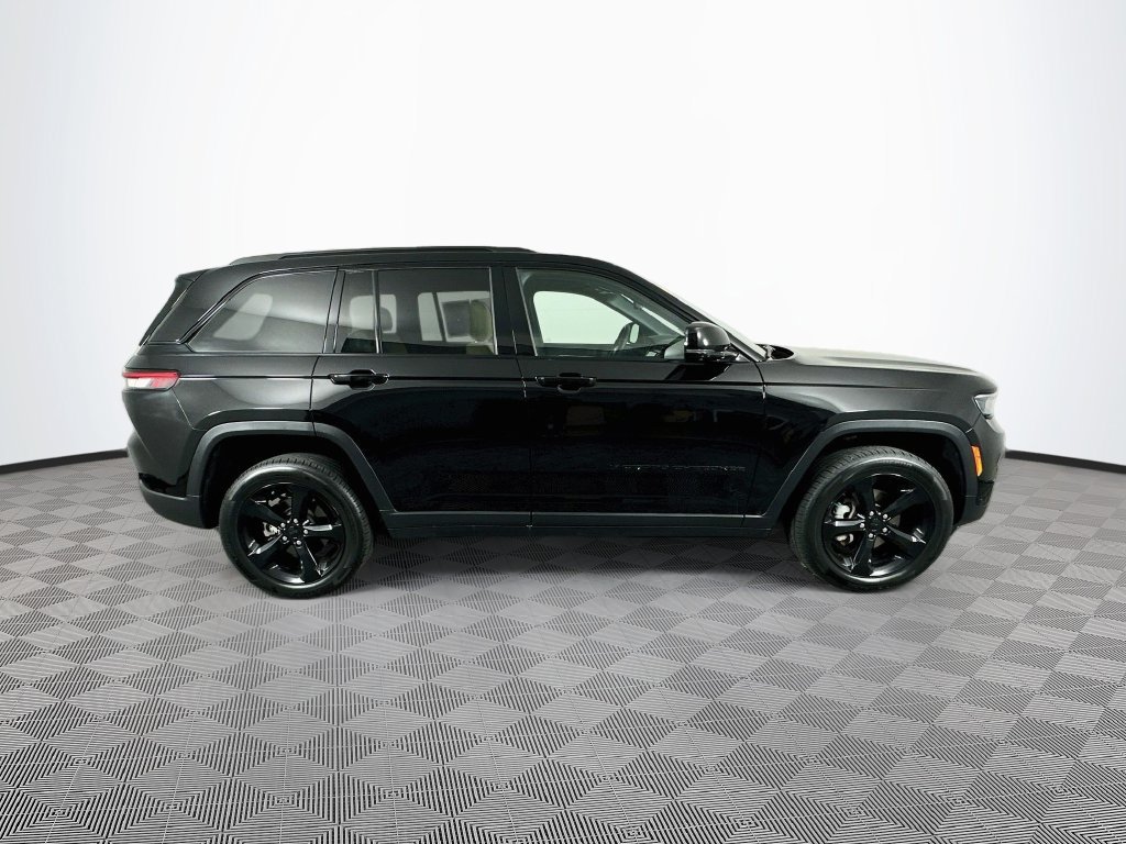 Certified 2024 Jeep Grand Cherokee Limited w/ Luxury Tech Group II AWD/4WD image 14