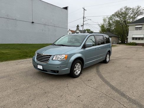 Used 2008 Chrysler Town & Country Touring FWD image 3