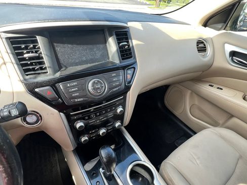 Used 2018 Nissan Pathfinder SV FWD image 24