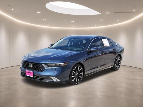 Used 2024 Honda Accord Touring image 3