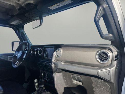 Used 2023 Jeep Gladiator Overland image 21