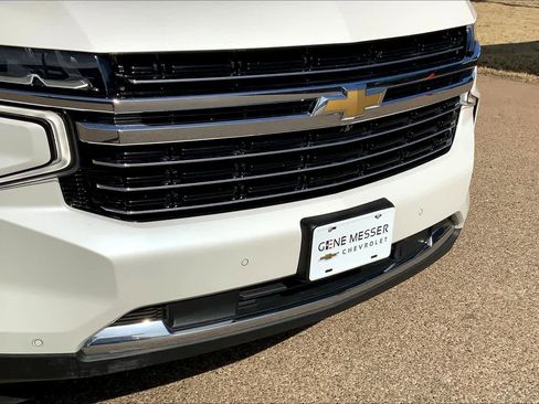 Used 2021 Chevrolet Suburban LT w/ LT Signature Package image 30