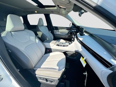 Certified 2026 INFINITI QX60 Luxe w/ Cargo Package FWD image 32