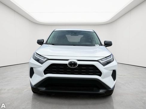 Used 2024 Toyota RAV4 LE FWD image 5