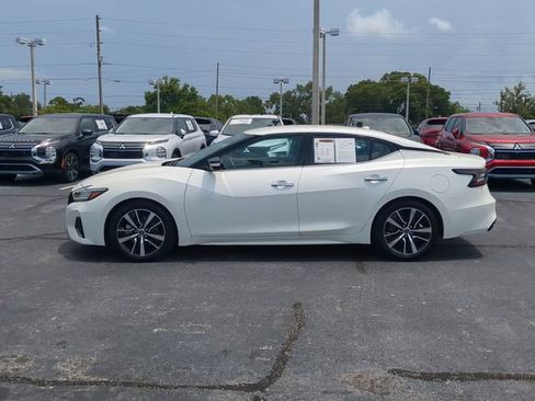 Used 2023 Nissan Maxima SV w/ Floor Mat Group FWD image 9