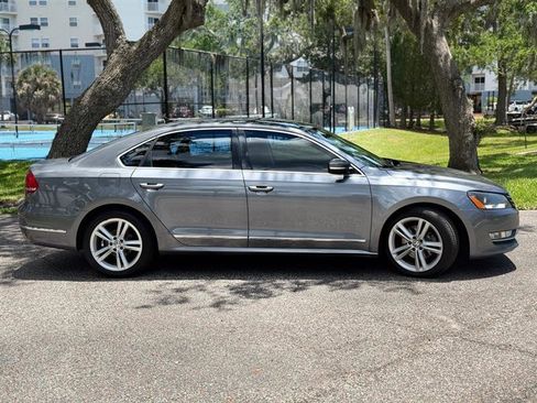 Used 2014 Volkswagen Passat TDI SEL Premium FWD image 5