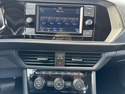 Used 2024 Volkswagen Jetta SE image 22