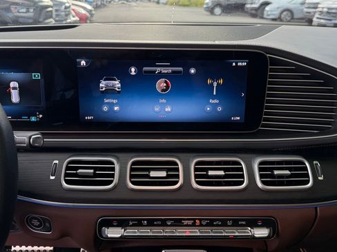 Used 2025 Mercedes-Benz GLS 450 4MATIC image 26