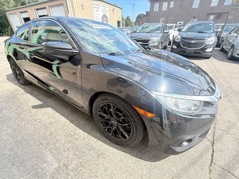 Used 2017 Honda Civic EX-T image 2
