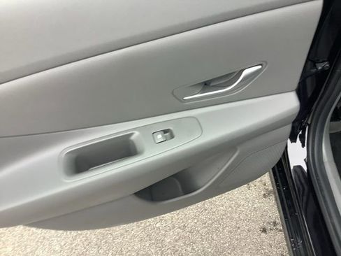 Certified 2025 Hyundai Elantra Blue image 17