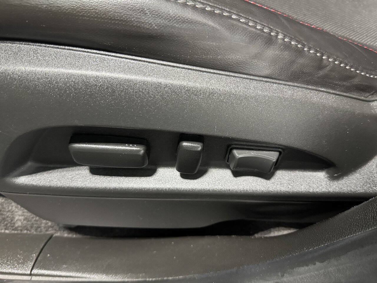 Used 2016 Chevrolet Equinox LTZ w/ Enhanced Convenience Package AWD/4WD image 11