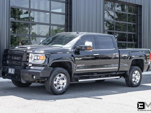 Used 2018 GMC Sierra 2500 SLT w/ Duramax Plus Package AWD/4WD image 2