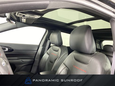 Used 2025 Jeep Compass Trailhawk w/ Sun & Sound Group AWD/4WD image 2