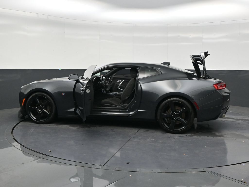 Used 2018 Chevrolet Camaro SS RWD image 30