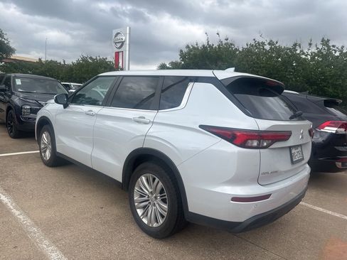 Used 2022 Mitsubishi Outlander ES image 4