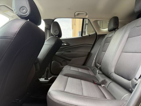 Used 2025 Chevrolet Trax LT FWD image 25