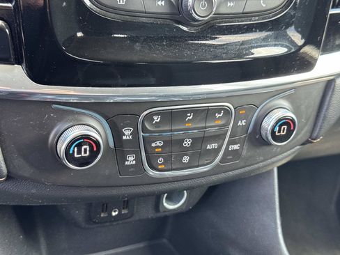 Used 2018 Chevrolet Traverse LS FWD image 16