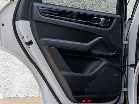 Used 2021 Porsche Cayenne S image 27