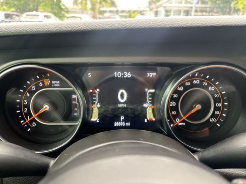 Used 2022 Jeep Gladiator Sport AWD/4WD image 13