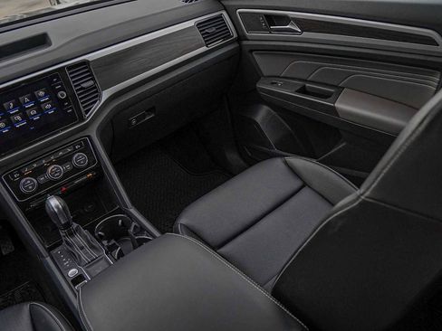 Used 2022 Volkswagen Atlas SE w/ Panoramic Sunroof Package image 27