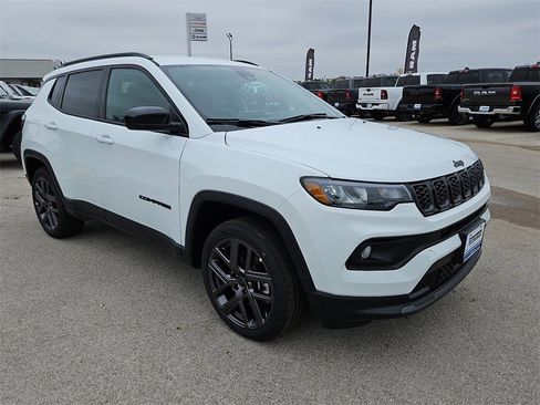 New 2026 Jeep Compass Latitude image 9