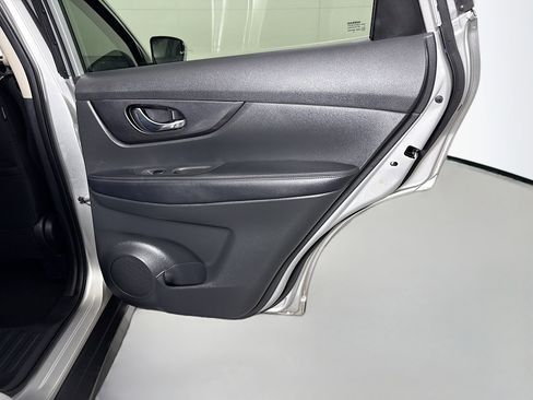 Used 2018 Nissan Rogue SV image 28