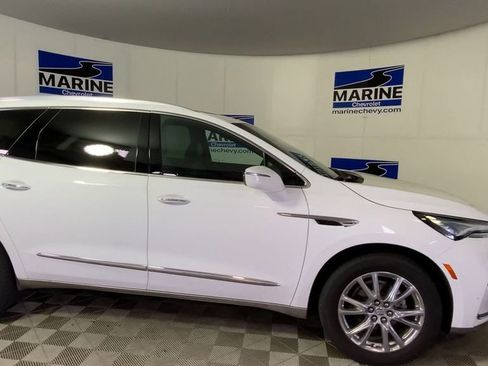 Used 2023 Buick Enclave Essence w/ Experience Buick Package FWD image 3
