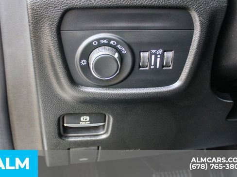 Used 2025 Jeep Grand Cherokee Altitude AWD/4WD image 32