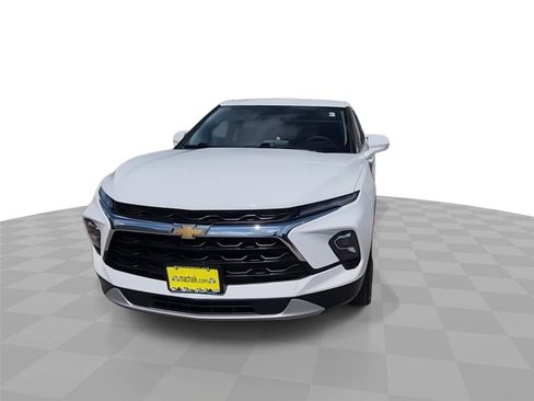Used 2024 Chevrolet Blazer LT w/ Driver Confidence Package FWD image 3