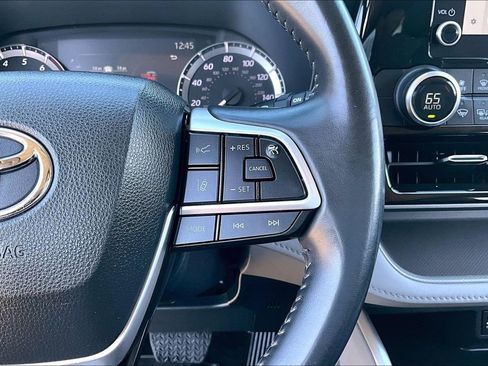 Used 2023 Toyota Highlander LE image 19