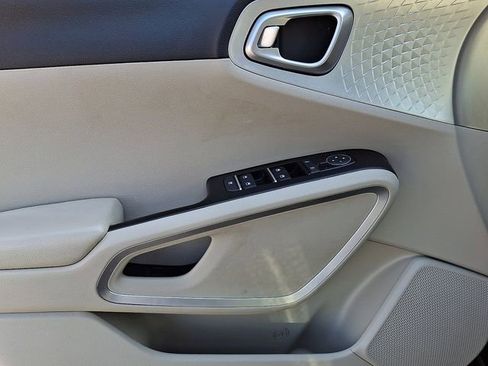 Used 2025 Kia Soul LX w/ LX Technology Package image 12