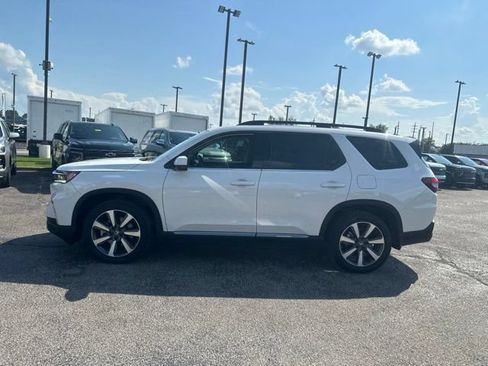 Used 2023 Honda Pilot Touring image 6
