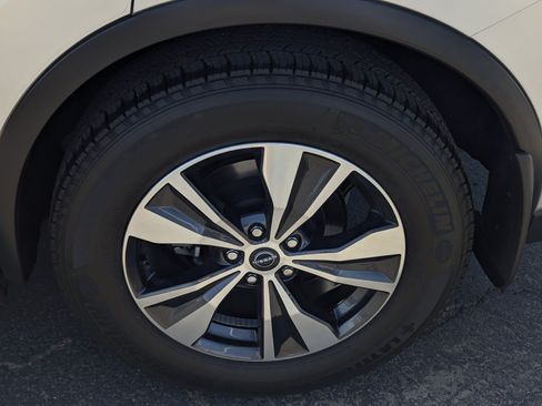 Used 2023 Nissan Murano SV FWD image 7
