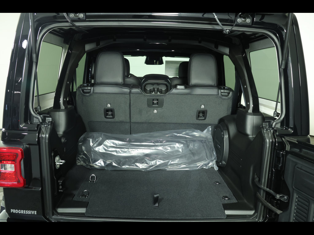 New 2026 Jeep Wrangler Unlimited Sahara AWD/4WD image 14