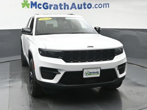 Used 2023 Jeep Grand Cherokee Altitude AWD/4WD image 5