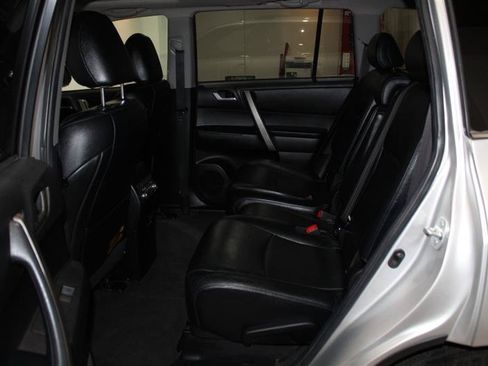 Used 2013 Toyota Highlander SE AWD/4WD image 28