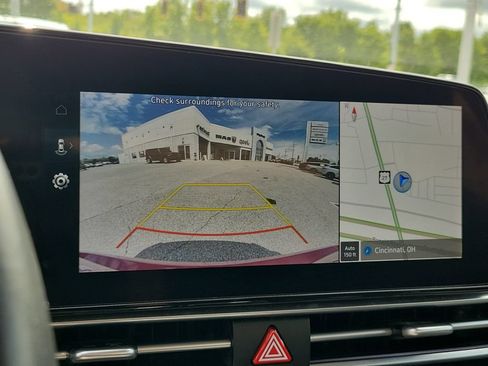 Used 2025 Hyundai Elantra SEL FWD image 28