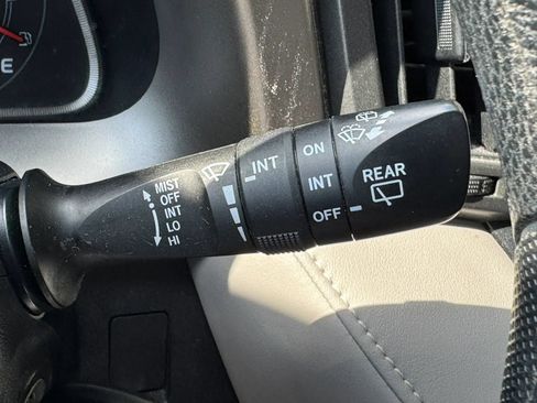 Used 2015 Toyota RAV4 XLE FWD image 31