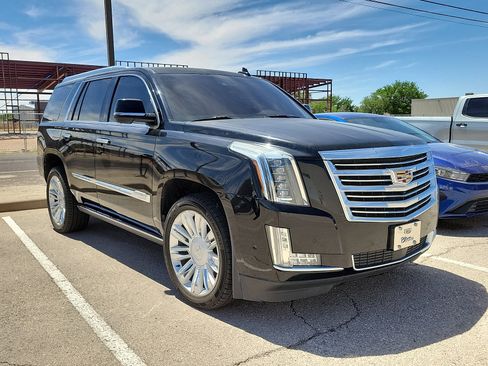 Used 2017 Cadillac Escalade Platinum AWD/4WD image 4