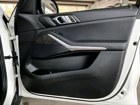 Used 2022 BMW X5 xDrive40i w/ Premium Package image 23