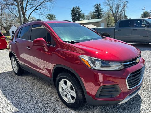 Used 2020 Chevrolet Trax LT w/ LT Convenience Package AWD/4WD image 9