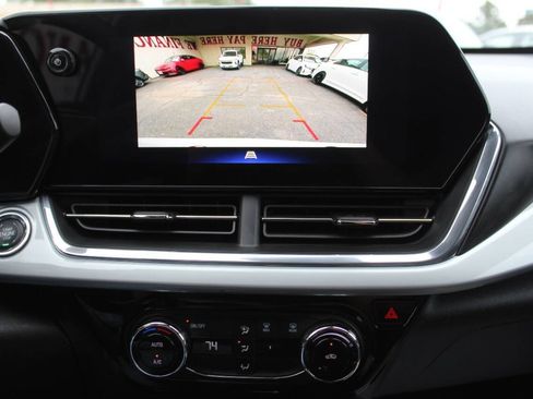 Used 2025 Chevrolet Trax LT FWD image 21