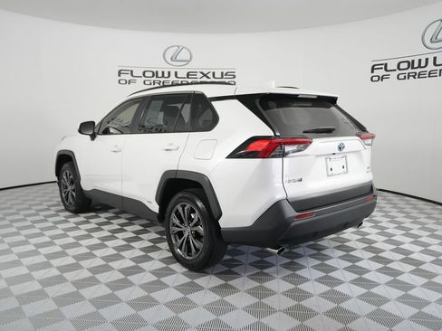 Used 2022 Toyota RAV4 XLE Premium AWD/4WD image 5