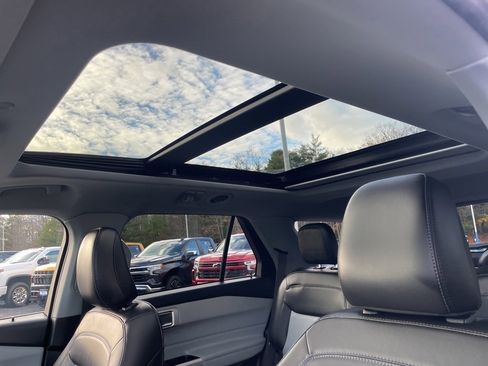 Used 2023 Ford Explorer XLT w/ Equipment Group 202A image 31