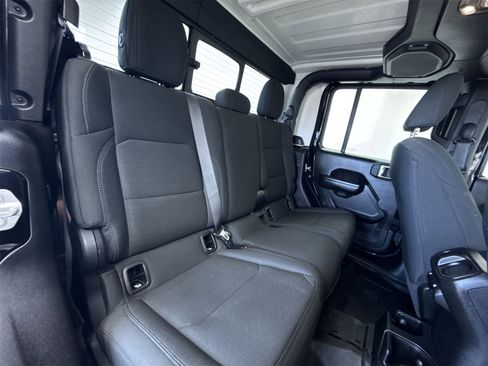 Used 2021 Jeep Gladiator Willys image 32
