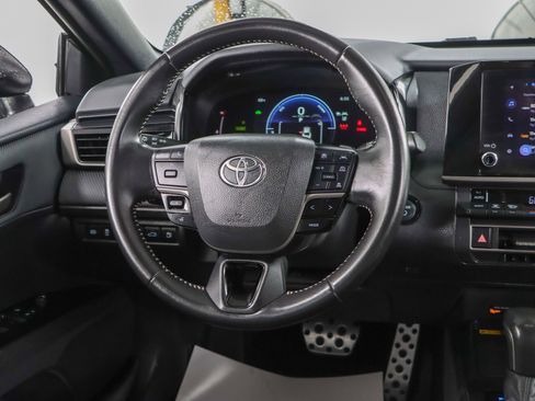 Used 2025 Toyota Camry SE FWD image 12