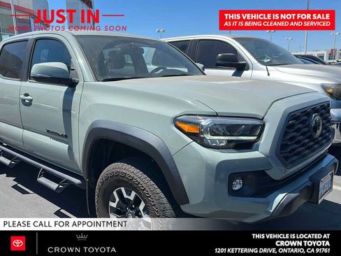 Used 2023 Toyota Tacoma TRD Off-Road w/ Black Out Package (TMS) AWD/4WD image 2