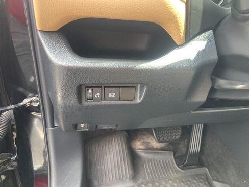 Used 2021 Toyota RAV4 LE AWD/4WD image 20